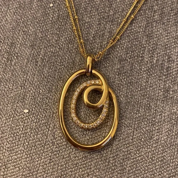 Gold Pendant Necklace - Picture 3 of 5